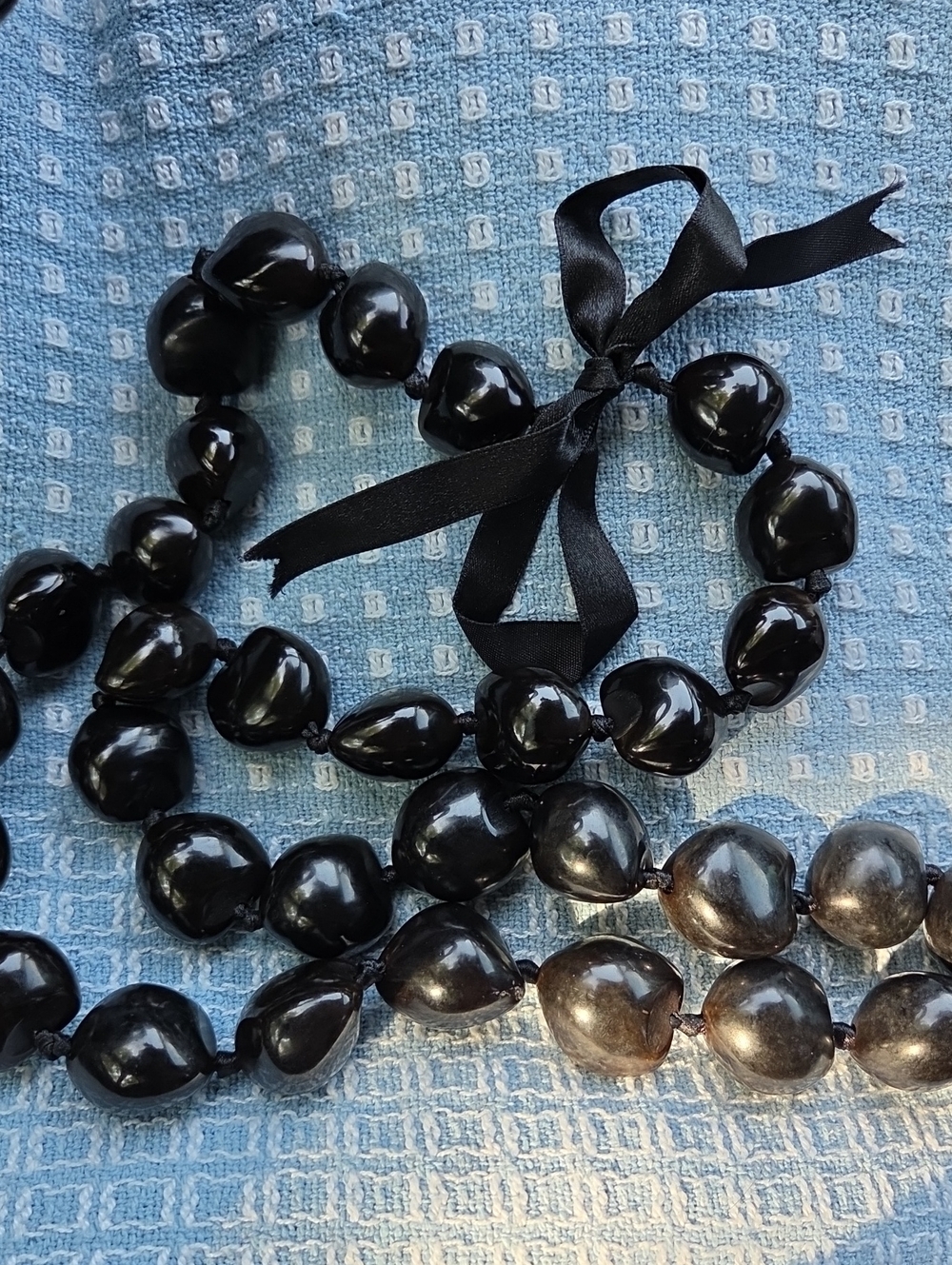 Hawaiian Black Kukui Nut Lei Necklace. Unisex.